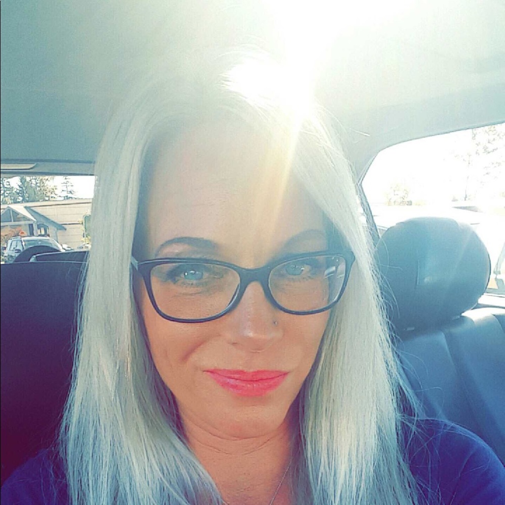 Meet your Posher, Desiree